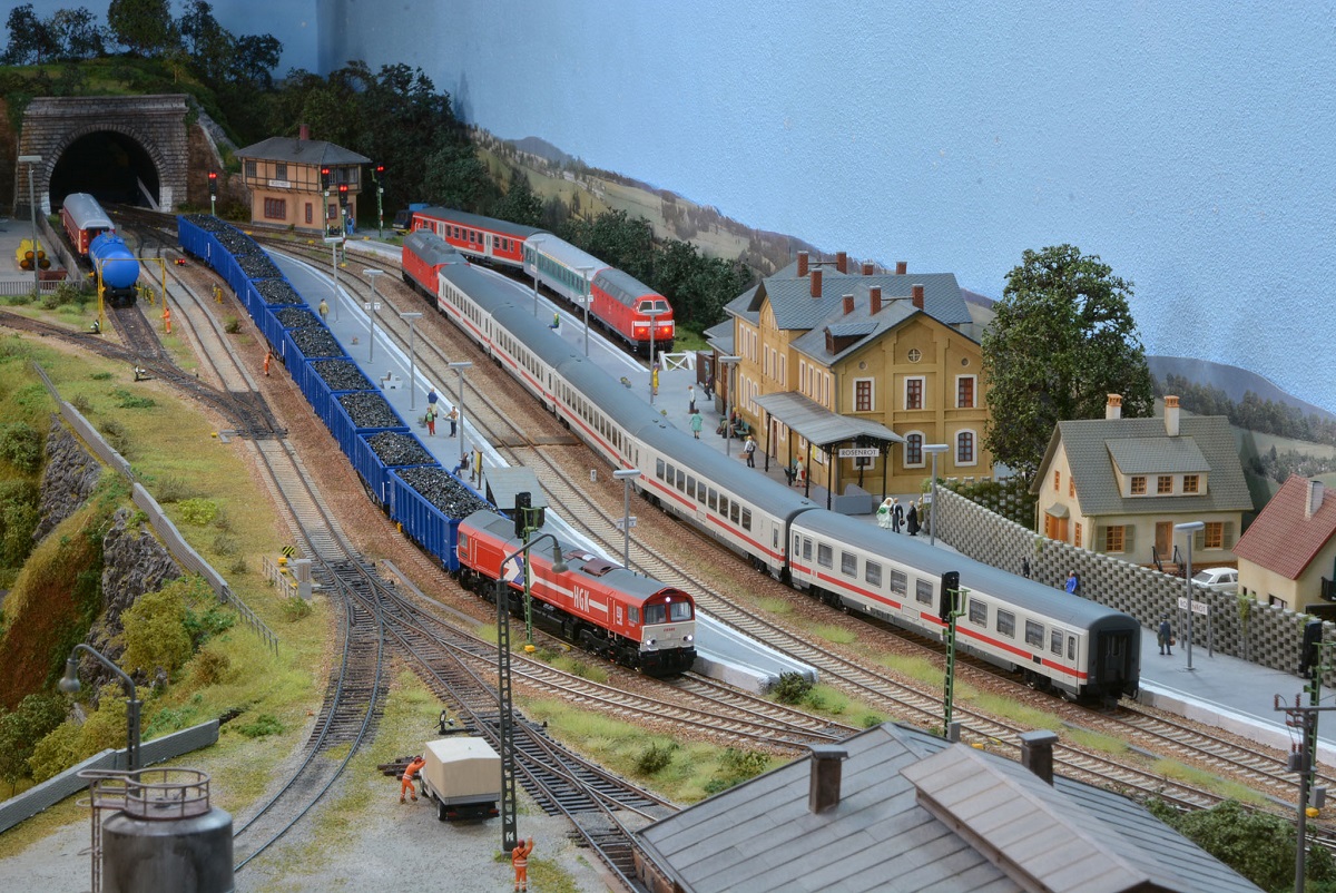 International Layout with European Trains